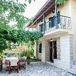 Ilias Apartman *