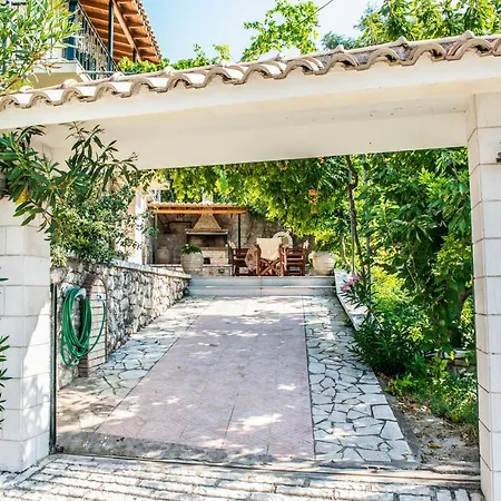 Ilias Apartman *